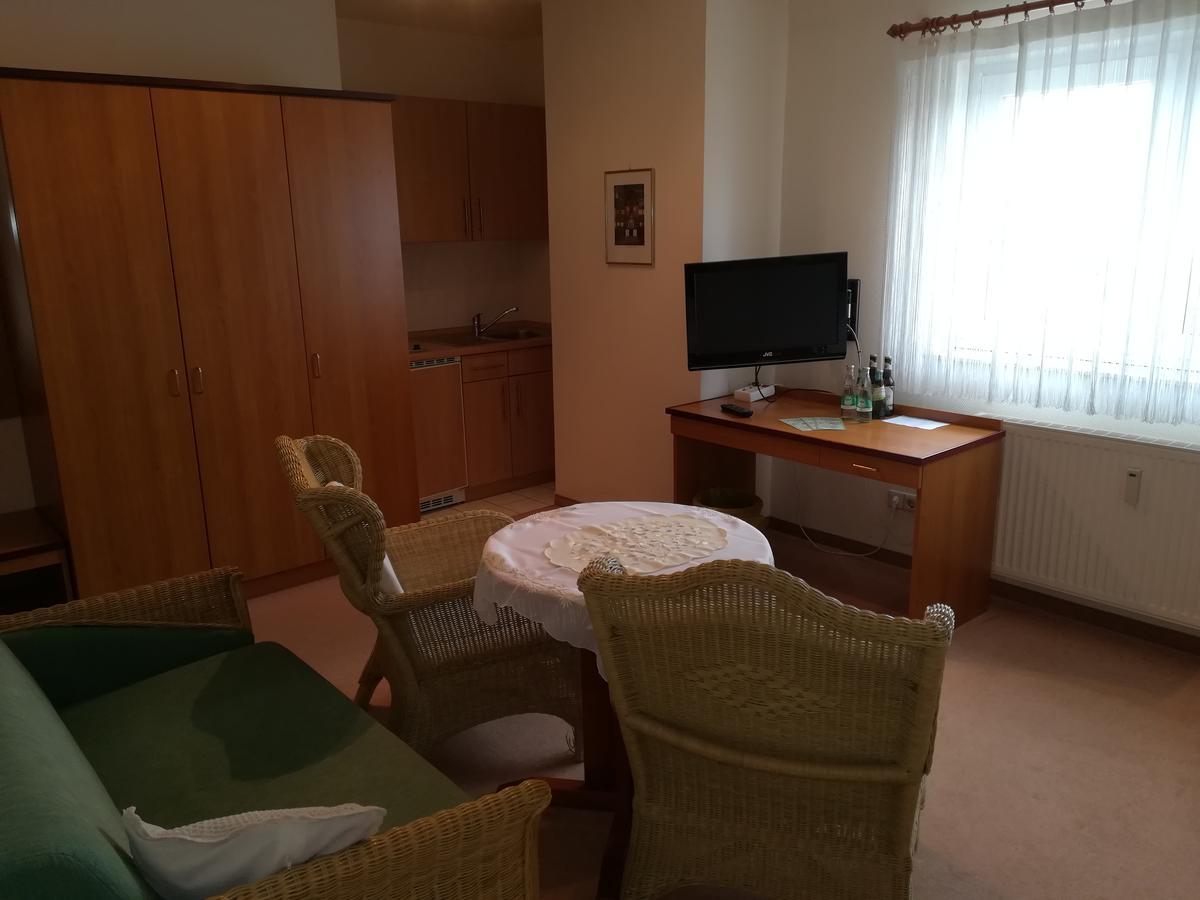 Weinbau & Pension "8Zeilen" Golk Exteriör bild